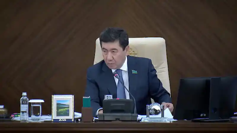 Спикер Мажилиса раскритиковал министра науки за недостаточную эффективность Уральске