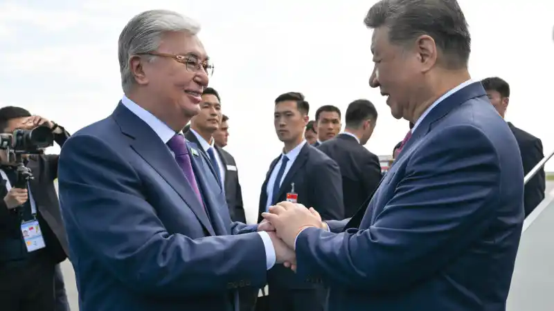 На крыльях дружбы: Токаев и Си Цзиньпин — прощание, как полет в новую эру Уральске