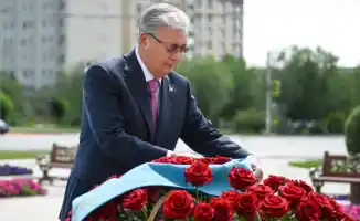 Цветы памяти: Токаев в Актобе — дань героизму, который не увянет