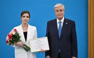 Президент Токаев отметил заслуги казахстанских журналистов, вручив им государственные награды за вклад в развитие медиа