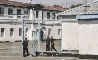 Свобода в день Конституции: 15 тысяч судебных оков на распутье