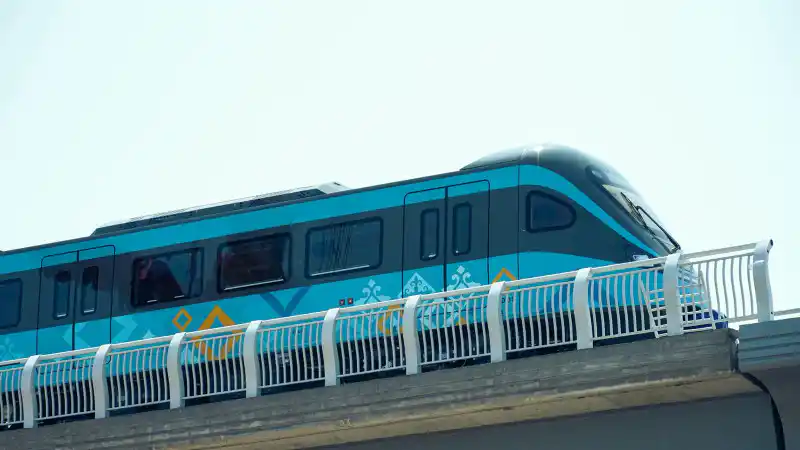 Вагоны LRT: Путешествие в будущее на рельсах комфорта Уральске