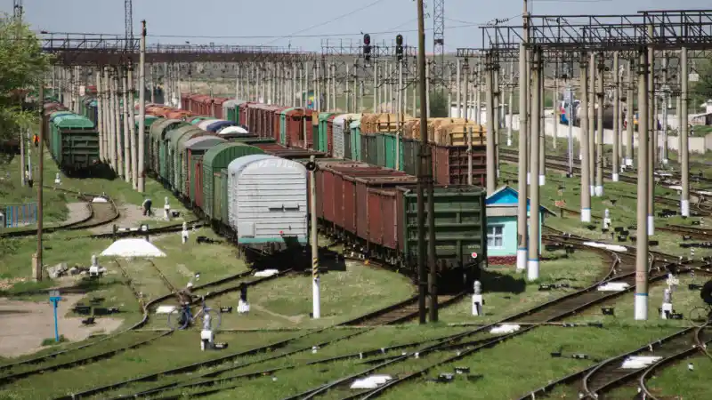 Уровень износа железнодорожной сети в Казахстане превышает 50%, что вызывает серьезные опасения у министра транспорта Нурлана Сауранбаева. Уральске