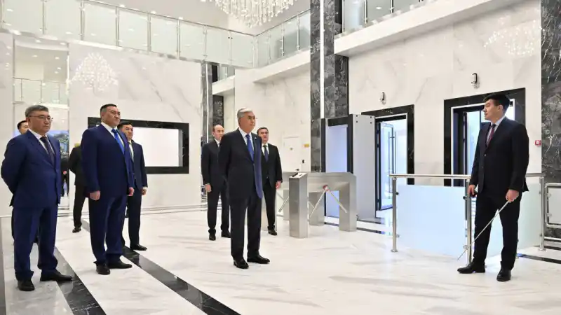 Президент Касым-Жомарт Токаев посетил новое здание ДКНБ в Астане, где ознакомился с его архитектурными и функциональными особенностями. Уральске