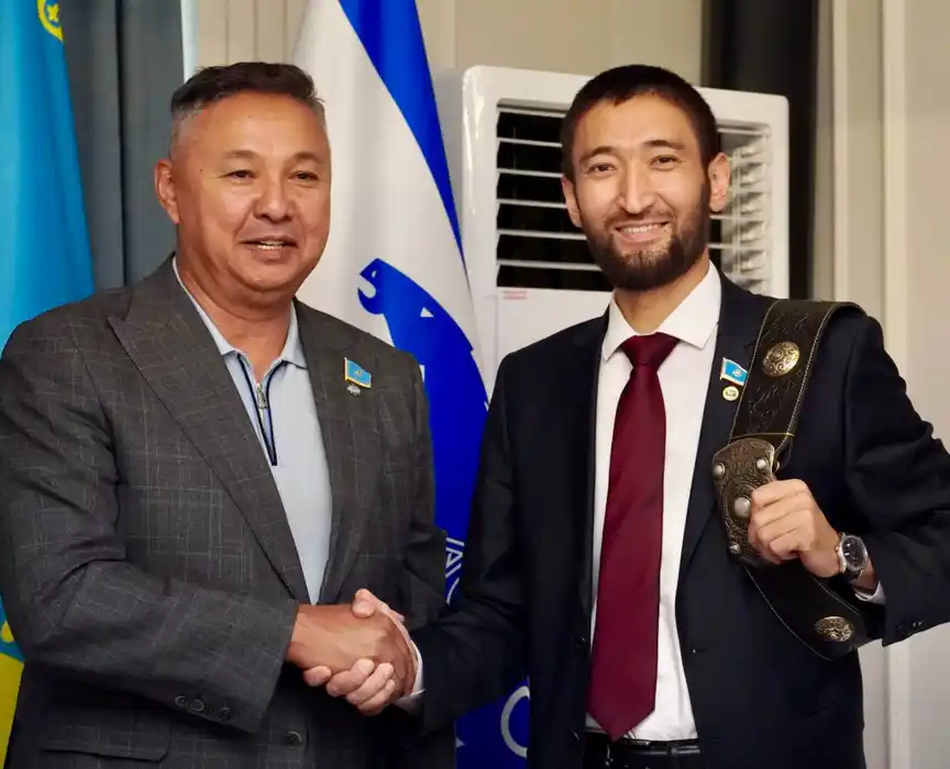 Азат Перуашев Ержан Бейсенбаев