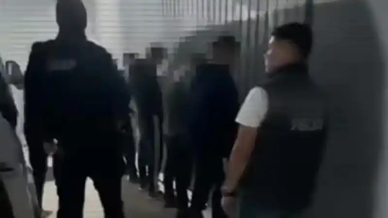 В Костанайской области разгорелся скандал: главврач и экс-руководитель здравоохранения попались в сети коррупции, как рыба на крючок, за злоупотребление полномочиями при закупке медицинского оборудования. Уральске