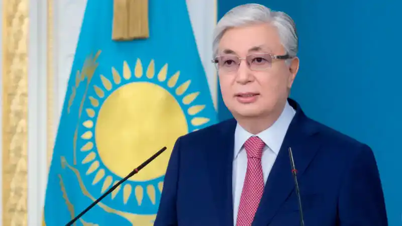 Токаев поздравил Зеленского с национальным праздником Украины Уральске