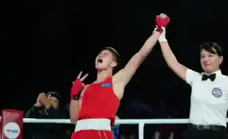 Торехан Сабырхан: Казахстанский боксер пробил свой путь к вершинам чемпионата мира, одолев алжирского соперника в первом раунде!