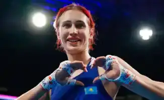 Казахстанская боксерша Виктория Графеева уверенно вышла в четвертьфинал чемпионата мира по боксу, разгромив соперницу в весовой категории до 60 кг