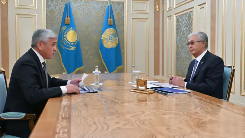 Президент Токаев встретился с акимом Карагандинской области Ермаганбетом Булекпаевым Уральске