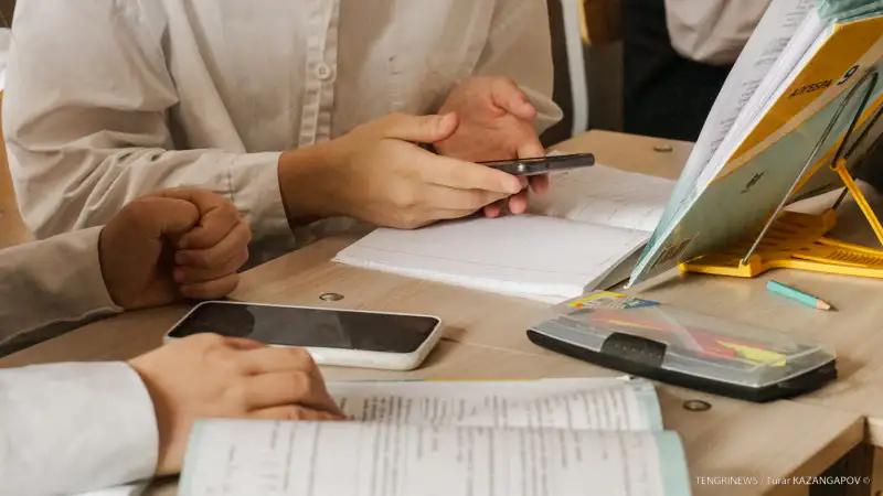 Токаев подчеркивает важность цифровой грамотности в образовании, что может изменить подход к обучению и подготовке будущих специалистов Уральске