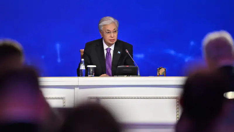 Президент Казахстана Касым-Жомарт Токаев выступил на первом заседании Совета по развитию искусственного интеллекта, где акцентировал внимание на важности соблюдения национальных интересов и суверенитета страны в контексте развития технологий ИИ. Токаев от Уральске
