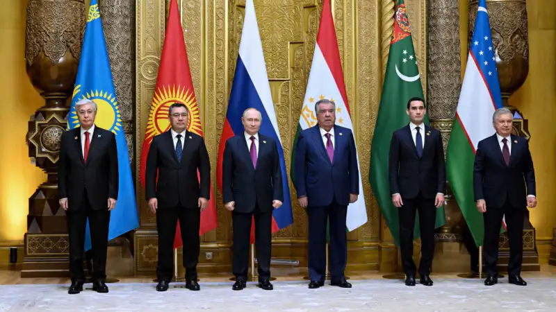 Президент Казахстана Касым-Жомарт Токаев прибыл на саммит в Душанбе Уральске