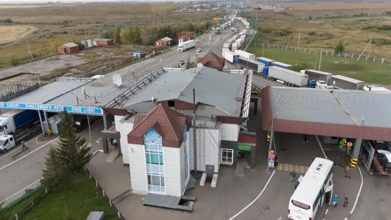 Казахстан: Грузовики из Китая под прицелом на границе Уральске
