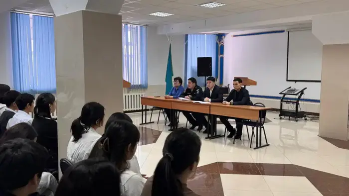 Обсуждение безопасности и правопорядка на мероприятии в колледже экономики и права Астаны Уральске