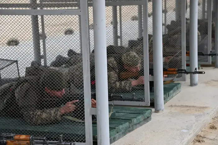 Морские пехотинцы Актау прошли обкатку танком Уральске
