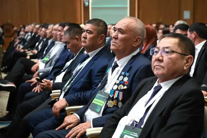 На Втором форуме аграриев президент вручил награды 30 передовикам, среди которых представители Костаная получили орден "Еңбек даңқы" III степени. Уральске