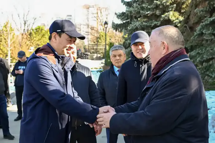 В Алматы открыт новый сквер с озеленением и искусственным прудом Уральске