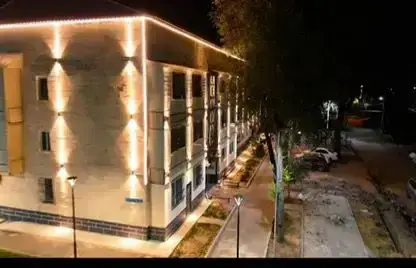 В Жетысуском районе Алматы активно модернизируют систему уличного освещения (2)