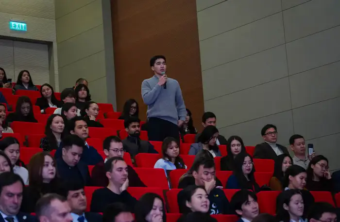 Президент Эстонии провел лекцию для студентов Nazarbayev University (10)