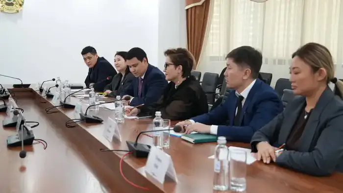 Обсуждение устойчивого авиационного топлива на встрече с Региональным директором ИКАО Уральске
