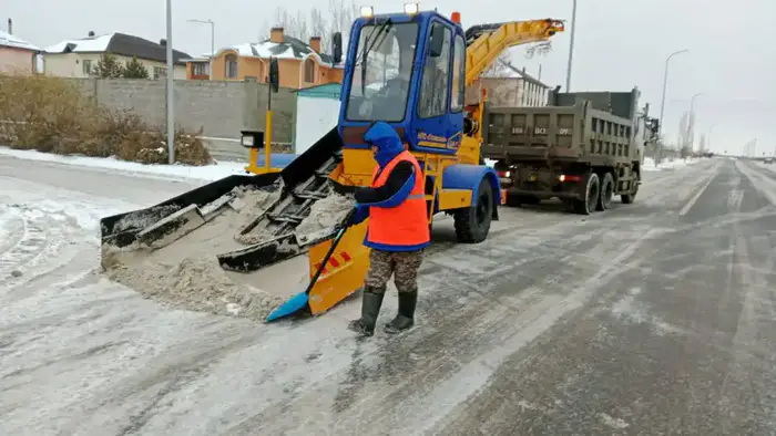 Уборка снега в Астане задействует почти 3000 дорожных рабочих Уральске