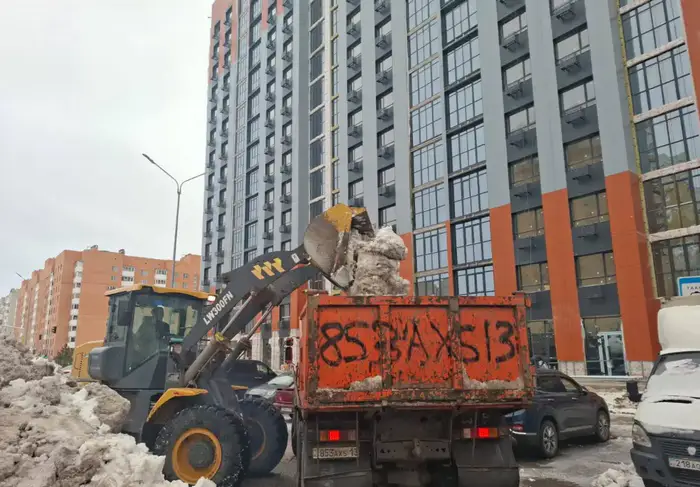Уборка снега и наледи в столице почти 3000 коммунальщиков Уральске