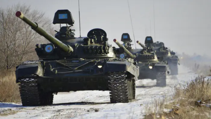 Минобороны Казахстана предупредило о передислокации военной техники по дорогам и железной дороге Уральске