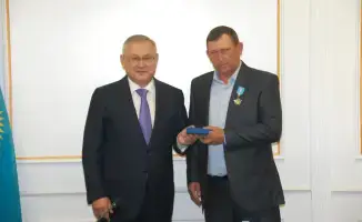 Золотые плоды труда: Бейбит Исабаев наградил героев сельского хозяйства Жетісу