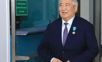 Амангос Тулеуов встретил в аэропорту Актюбинска, получивший звание «Қазақстанның Еңбек Ері»