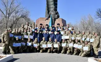 Солдатам срочной службы в Алатау вручили сертификаты на бесплатное обучение и благодарственные письма