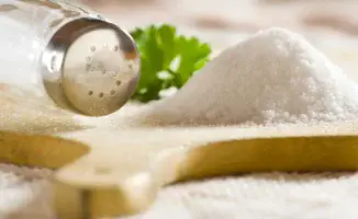 На западе Казахстана в магазинах наблюдается дефицит соли, сообщает Tengrinews.kz со ссылкой на 'Мой город'.