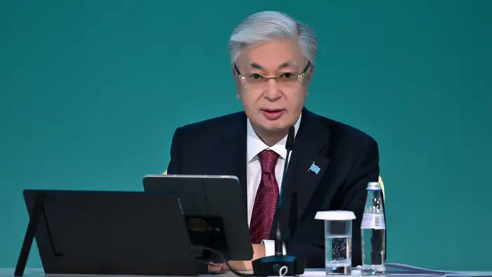 Токаев призывает к бдительности: Казахстан готовится к референдуму на фоне угроз провокаций Уральске