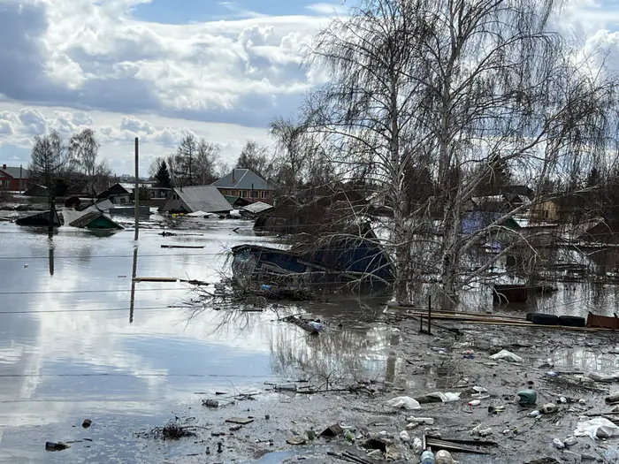 Дома, затопленные по крышу во время паводка 2024 года в СКО