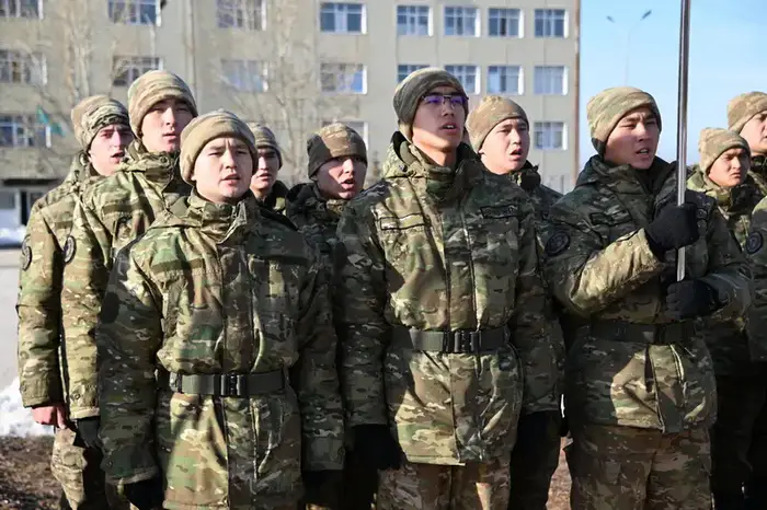 «Алаш! Әруақ! Абылай!» — казахские военные традиции ожили на Дне батыров в Караганде (6)