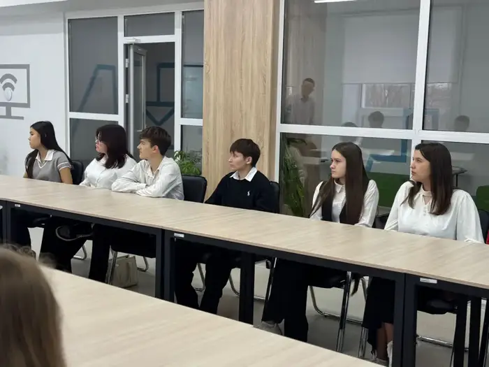 Студенты Житикаринского колледжа обсуждают реализацию программы «Таза Қазақстан» с руководством района Уральске