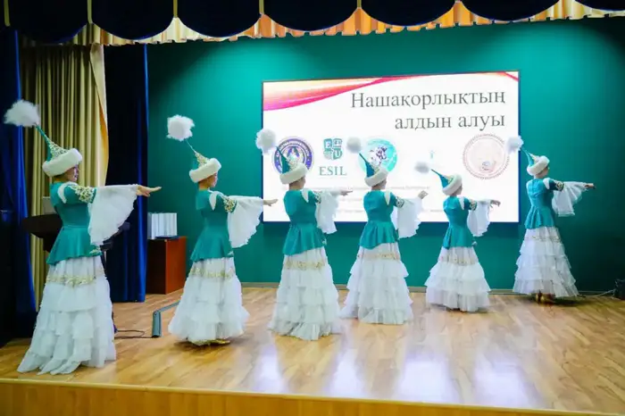 Появление кинологов и спецназа: полиция наглядно продемонстрировала опасность наркотиков (9)