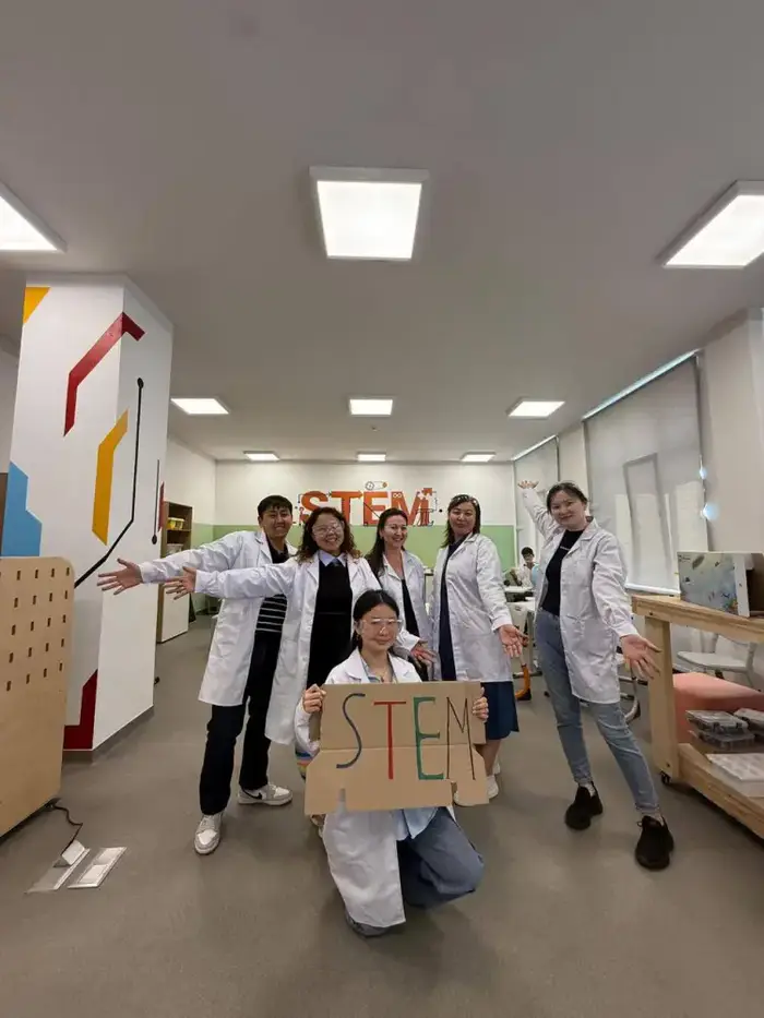 STEM-лаборатория, современная библиотека, IT-кабинет: раскрыты особенности «Келешек мектебі» (3)