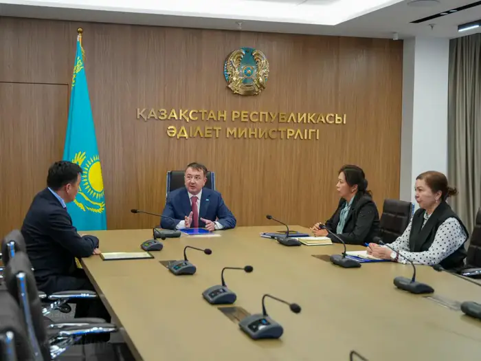 Встреча Ерлана Сарсембаева с председателем Республиканской коллегии адвокатов Мади Мырзагараевым Уральске