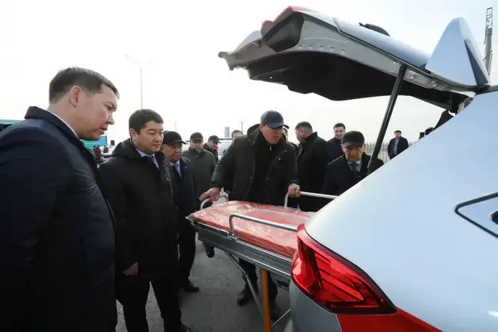 В Мангистауской области переданы 18 новых санитарных автомобилей для медицинских учреждений Уральске