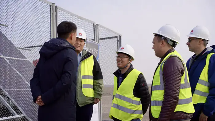 Запуск первой солнечной 4G базовой станции Huawei на трассе Қонаев–Талдыкорган улучшит мобильную связь и безопасность дорожного движения Уральске