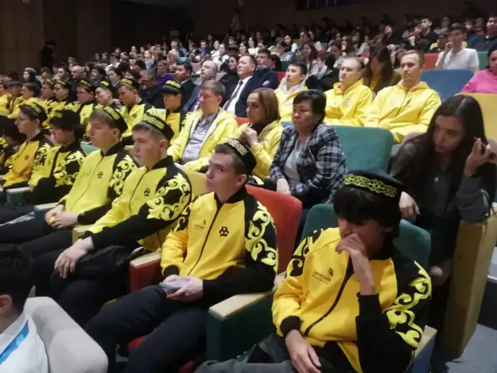 Форум в Костанае: Поддержка рабочих профессий и развитие технического образования как ключ к будущему страны Уральске
