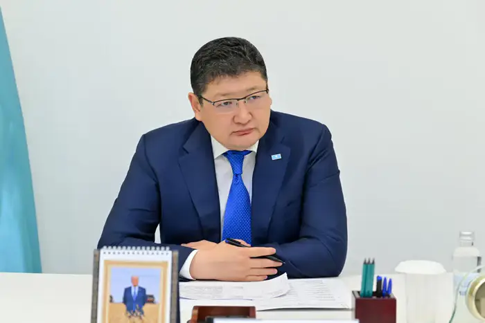 Глава региона открыл двери для граждан: встреча, полная надежд и просьб Уральске