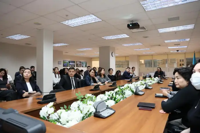 Представитель ПРООН в Казахстане провела лекцию для сотрудников Министерства (3)