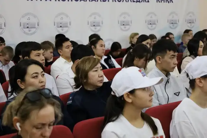 Премии лучшим молодым специалистам вручили в Нуринском районе (5)