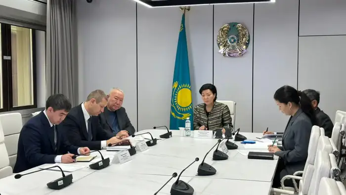 Министр труда С. Жакупова отвечает на обращения граждан по вопросам социальной поддержки Уральске