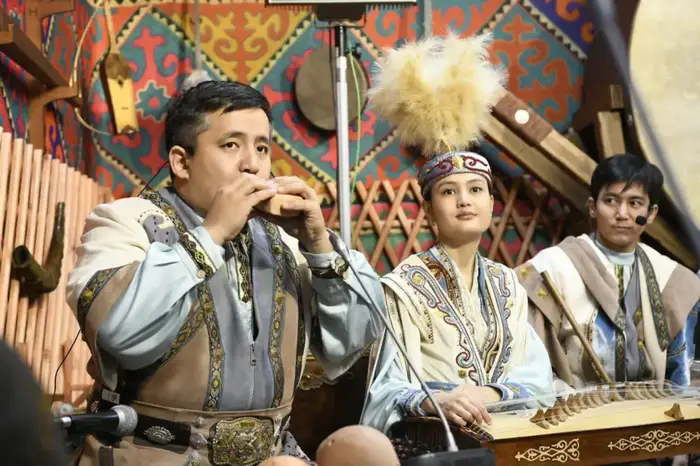 В Астане открылась экспозиция тюркских музыкальных инструментов (7)