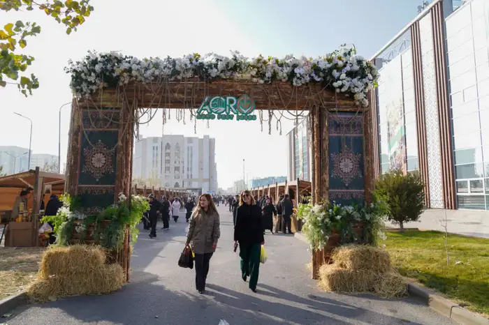 Награждение работников сельского хозяйства на фестивале AGROFEST TÚRKISTAN-2025 Уральске