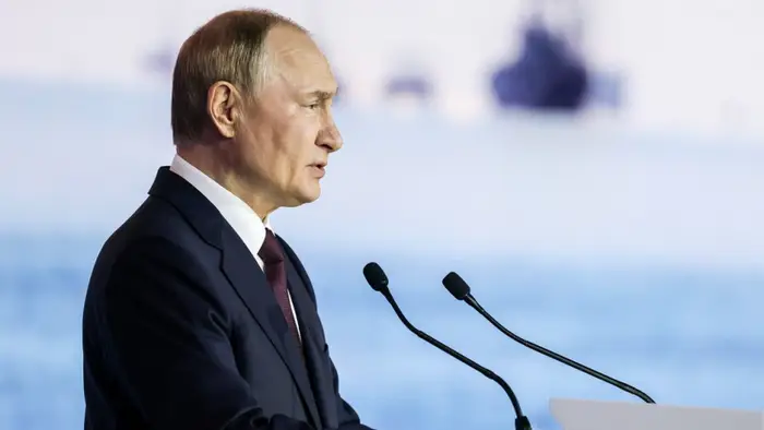 Путин подчеркивает готовность России к конфликту с Европой: социальные настроения в ожидании эскалации напряженности Уральске