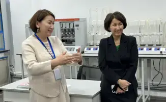 Вице-министр науки Казахстана ознакомилась с международными научными проектами и лабораториями Kozybayev University